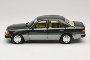 Mercedes 230E W124 Night Green Metallic Norev 1:18 183952 Metall — Bild 4 von 8