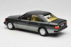 Mercedes 230E W124 Night Green Metallic Norev 1:18 183952 Metall — Bild 7 von 8