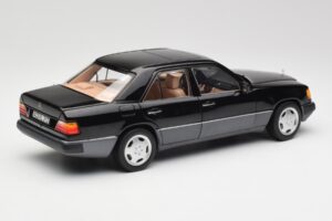 Mercedes 230E W124 AMG Wheels Schwarz Limitierte Auflage Norev 1:18 183950 Metall — Bild 3 von 12