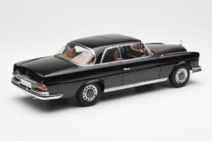 Mercedes 280 SE W111 Coupe Schwarz AUTOart 1:18 76286 Metall — Bild 3 von 8