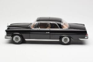 Mercedes 280 SE W111 Coupe Schwarz AUTOart 1:18 76286 Metall — Bild 4 von 8
