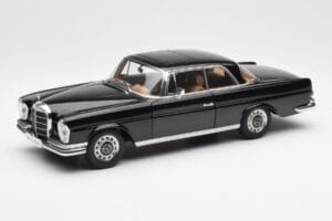 Mercedes 280 SE W111 Coupe Schwarz AUTOart 1:18 76286 Metall