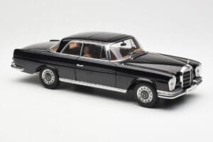 Mercedes 280 SE W111 Coupe Schwarz AUTOart 1:18 76286 Metall — Bild 6 von 8