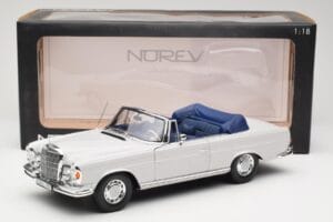 Mercedes 280 SE W111 Cabriolet Hellgrau Norev 1:18 183530 Metall — Bild 8 von 8