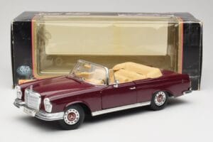 Mercedes 280SE W108 Bordeaux Rot Maisto 1:18 31811 Metall — Bild 8 von 8