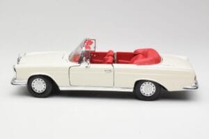 Mercedes 280SE W108 Ivory Weiß Maisto 1:18 50223 Metall — Bild 4 von 8