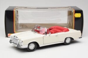Mercedes 280SE W108 Ivory Weiß Maisto 1:18 50223 Metall — Bild 8 von 8