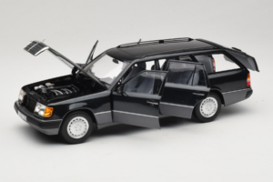 Mercedes 300 D W124 Kombi Schwarz Norev 1:18 183960 Metall — Bild 2 von 8