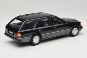 Mercedes 300 D W124 Kombi Schwarz Norev 1:18 183960 Metall — Bild 3 von 8