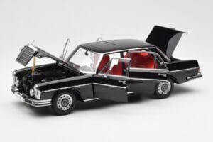 Mercedes 300 SEL 6.3 W109 Schwarz AUTOart 1:18 76140 Metall — Bild 2 von 8