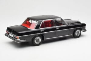 Mercedes 300 SEL 6.3 W109 Schwarz AUTOart 1:18 76140 Metall — Bild 3 von 8