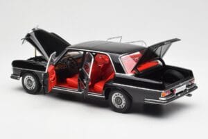 Mercedes 300 SEL 6.3 W109 Schwarz AUTOart 1:18 76140 Metall — Bild 5 von 8