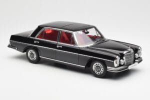 Mercedes 300 SEL 6.3 W109 Schwarz AUTOart 1:18 76140 Metall — Bild 6 von 8