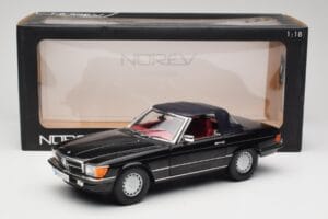 Mercedes 300 SL R107 Schwarz Norev 1:18 183511 Metall — Bild 8 von 8