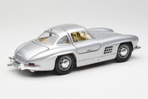 Mercedes 300 SL Silber Bburago 1:18 3013 Metall — Bild 3 von 8