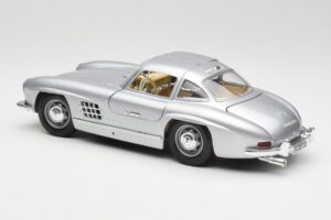 Mercedes 300 SL Silber Bburago 1:18 3013 Metall — Bild 7 von 8