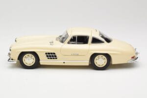 Mercedes 300 SL W198 Creme Minichamps 1:18 110037212 Metall — Bild 4 von 8