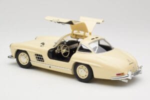 Mercedes 300 SL W198 Creme Minichamps 1:18 110037212 Metall — Bild 5 von 8