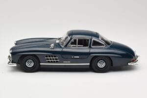 Mercedes 300 SL W198 Gullwing Dunkelblau Minichamps 1:18 110037216 Metall — Bild 4 von 8