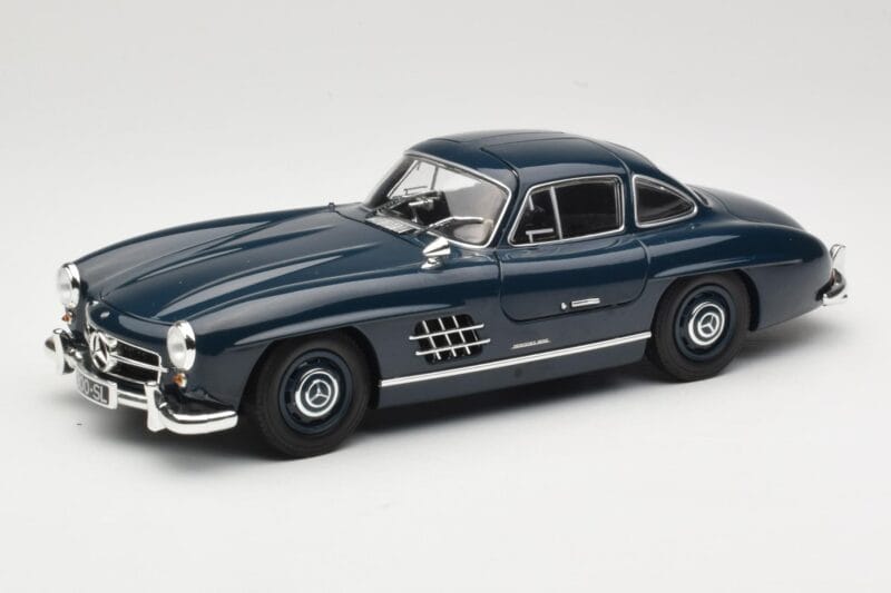 Mercedes 300 SL W198 Gullwing Dunkelblau Minichamps 1:18 110037216 Metall