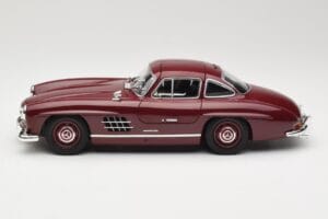 Mercedes 300 SL W198 Gullwing Dunkelrot Minichamps 1:18 110037218 Metall — Bild 4 von 8