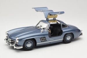Mercedes 300 SL W198 Gullwing Light Blue Metallic Minichamps 1:18 110037220 Metall — Bild 2 von 8