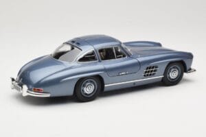 Mercedes 300 SL W198 Gullwing Light Blue Metallic Minichamps 1:18 110037220 Metall — Bild 3 von 8
