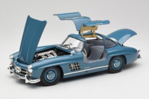 Mercedes 300 SL W198 Hellblau Minichamps 1:18 180039007 Metall — Bild 2 von 8