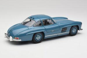 Mercedes 300 SL W198 Hellblau Minichamps 1:18 180039007 Metall — Bild 3 von 8
