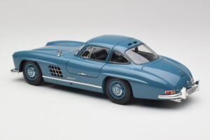 Mercedes 300 SL W198 Hellblau Minichamps 1:18 180039007 Metall — Bild 7 von 8