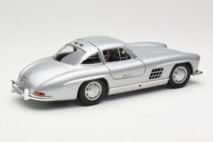 Mercedes 300 SL W198 Gullwing Silber Minichamps 1:18 110037210 Metall — Bild 3 von 8