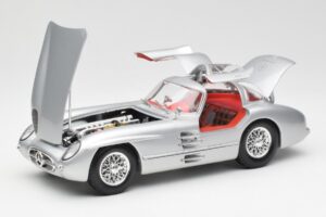 Mercedes 300 SLR Uhlenhaut Coupé Silber Maisto 1:18 536898 Metall — Bild 2 von 8