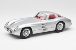 Mercedes 300 SLR Uhlenhaut Coupé Silber Maisto 1:18 536898 Metall