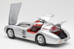 Mercedes 300 SLR Uhlenhaut Coupé Silber Maisto 1:18 536898 Metall — Bild 5 von 8