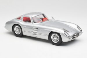 Mercedes 300 SLR Uhlenhaut Coupé Silber Maisto 1:18 536898 Metall — Bild 6 von 8
