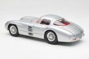 Mercedes 300 SLR Uhlenhaut Coupé Silber Maisto 1:18 536898 Metall — Bild 7 von 8