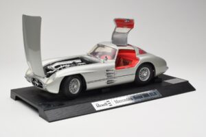 Mercedes 300 SLR Silber Revell 1:12 08851 Metall — Bild 2 von 8