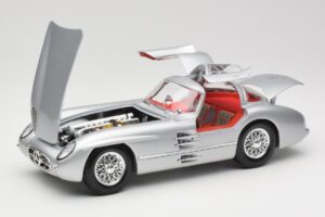 Mercedes 300 SLR Uhlenhaut Coupe Silber Maisto 1:18 36898 Metall — Bild 2 von 8