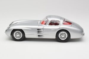 Mercedes 300 SLR Uhlenhaut Coupe Silber Maisto 1:18 36898 Metall — Bild 4 von 8