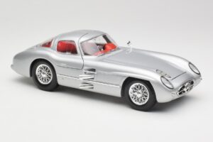 Mercedes 300 SLR Uhlenhaut Coupe Silber Maisto 1:18 36898 Metall — Bild 6 von 8