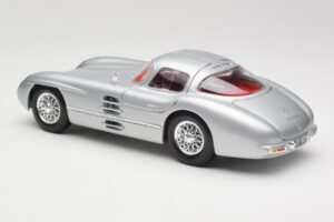 Mercedes 300 SLR Uhlenhaut Coupe Silber Maisto 1:18 36898 Metall — Bild 7 von 8
