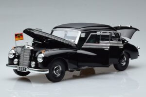 Mercedes 300 W186 Konrad Adenauer Norev 1:18 183707 Metall — Bild 2 von 9