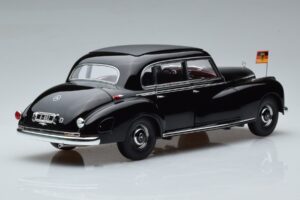 Mercedes 300 W186 Konrad Adenauer Norev 1:18 183707 Metall — Bild 3 von 9