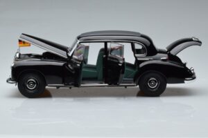 Mercedes 300 W186 Konrad Adenauer Norev 1:18 183707 Metall — Bild 4 von 9