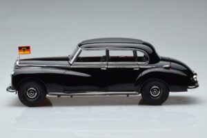 Mercedes 300 W186 Konrad Adenauer Norev 1:18 183707 Metall — Bild 5 von 9