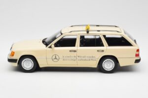 Mercedes 300D S124 T-Modell Hellelfenbein Taxi Händler Edition Norev 1:18 B66040702 Metall — Bild 4 von 8
