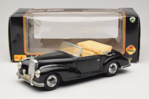 Mercedes 300S Schwarz Maisto 1:18 52116-P1 Metall — Bild 8 von 8