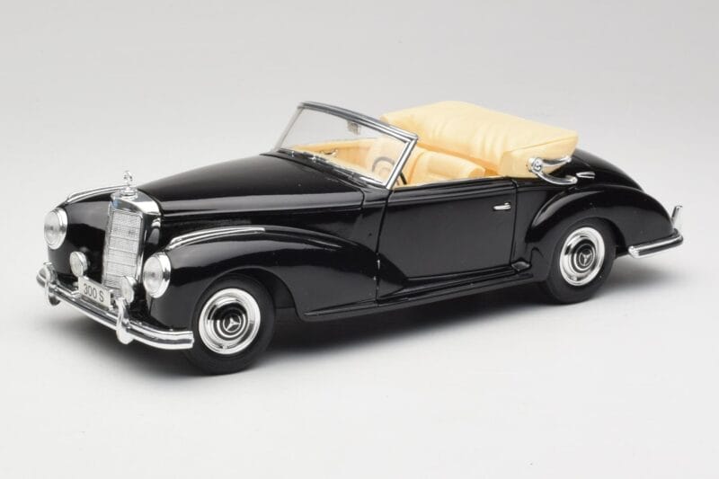 Mercedes 300SC W188 Obsidian Schwarz Maisto 1:18 806B Metall