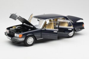Mercedes 450 SEL 6.9 W116 Dunkelblau Revell 1:18 8956 Metall — Bild 2 von 8