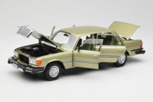 Mercedes 450 SEL W116 J.R. Ewing Dallas Silbergrün Norev 1:18 183975 Metall — Bild 2 von 8
